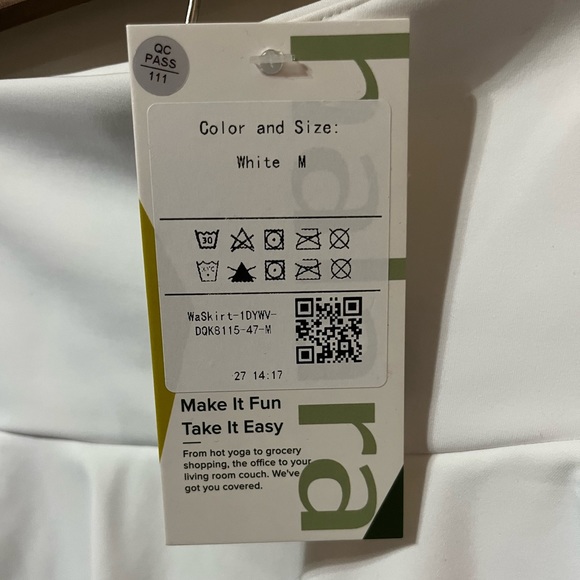 White HALARA tennis skirt with built in shorts. NWT! Never worn. Size Large - Picture 2 of 5